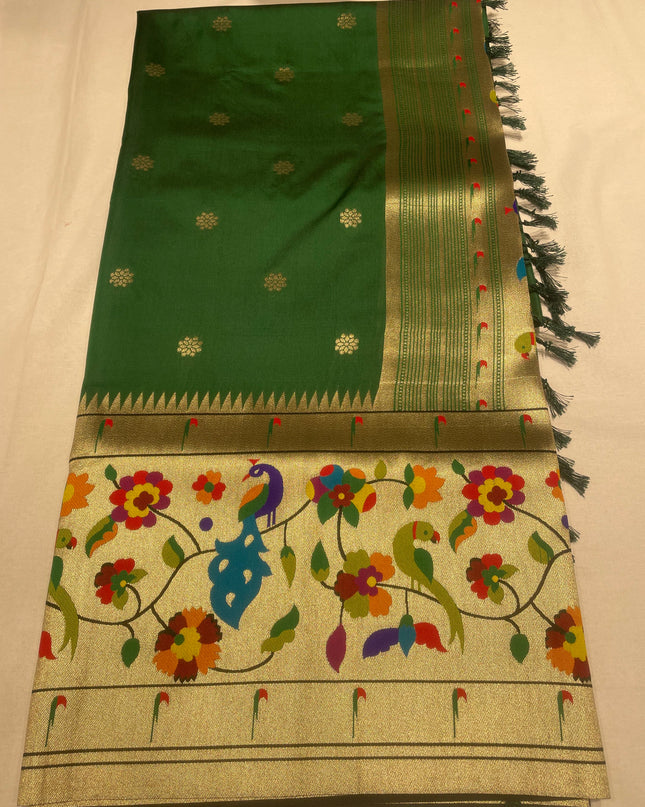 Banaras checks Paithani
